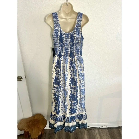 Tuckernuck Mallie Midi Dress NWT Sz M Bondi Blues Floral Smocked Sleeveless - Picture 8 of 10